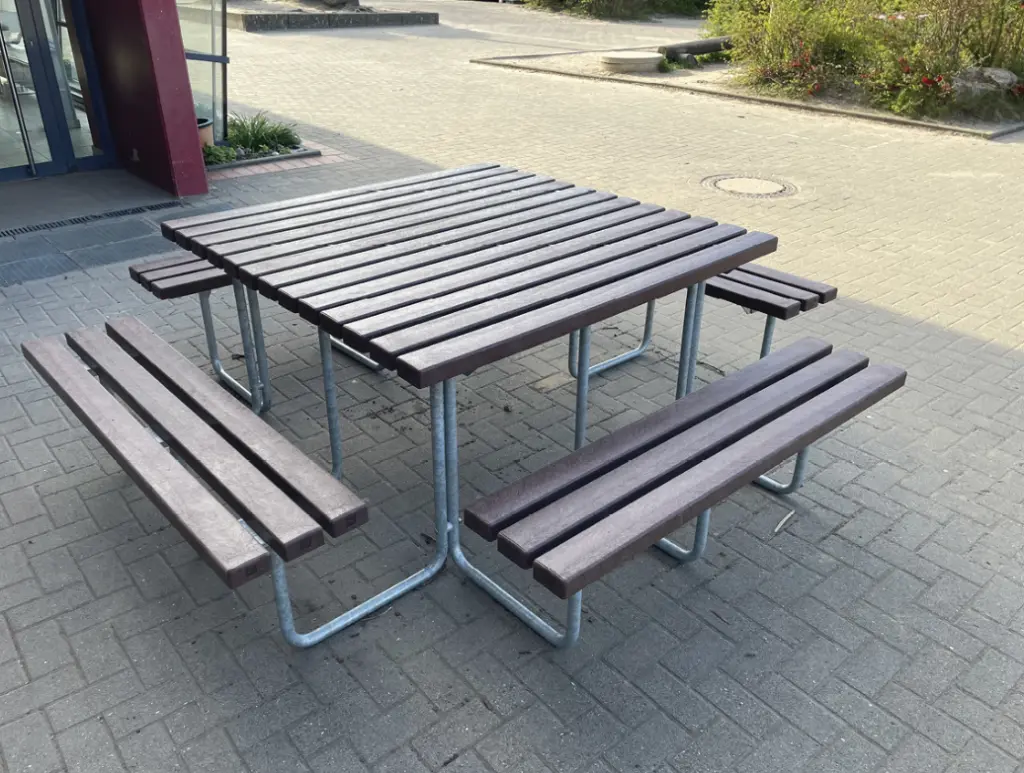 Groupe de Sièges Stelvio - Mobilier Urbain Recyclé et Durable.webp